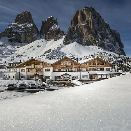Passo Sella Dolomiti Mountain Resort-2
